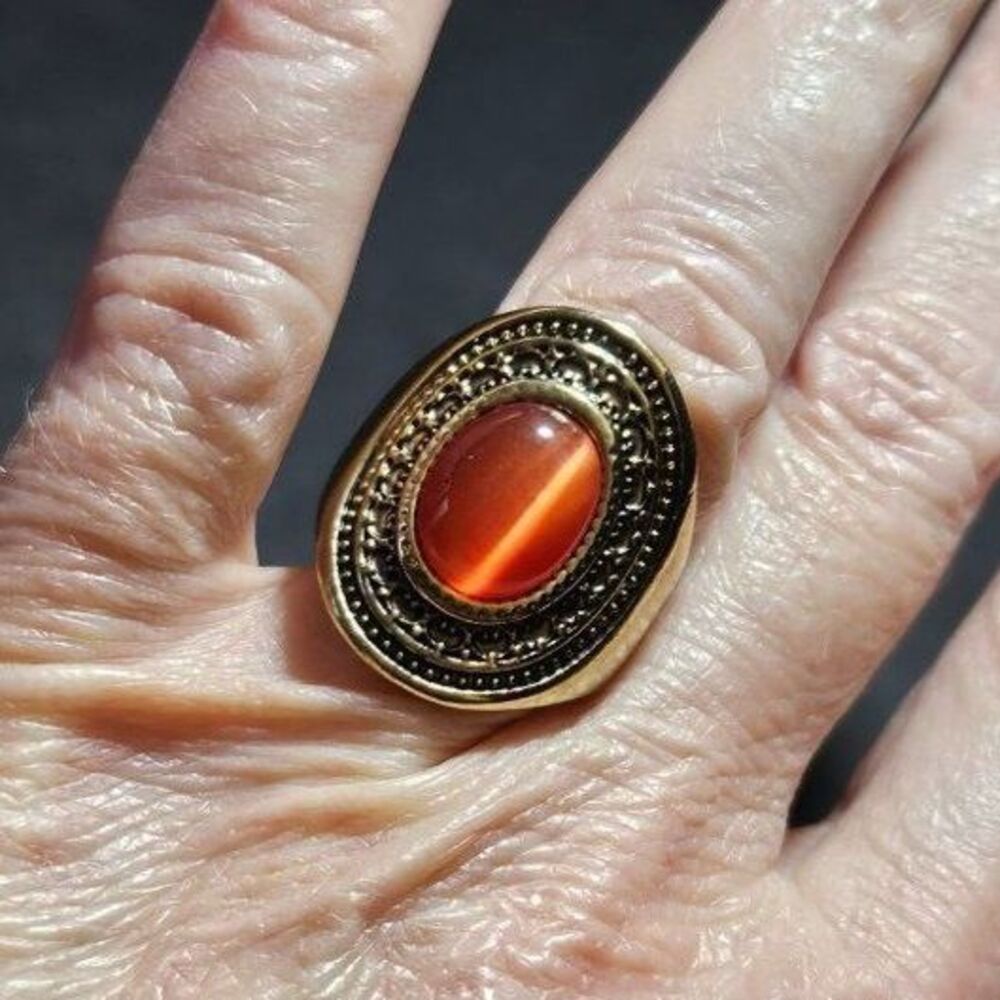 Gold tone orange cat's eye ring Size 7.5